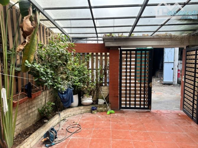 BÁN NHÀ BỒ ĐỀ 90M2, GARAGE Ô TÔ, DÂN XÂY, GẦN MẶT PHỐ, GẦN BV TÂM ANH, TRƯỜNG QUỐC TẾ