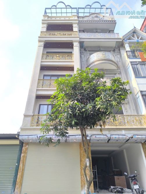 Nhà đẹp nội thất xịn đường to  ngõ Phố Nguyễn Thời Trung DT 56m2 . Giá 17.8 tỷ