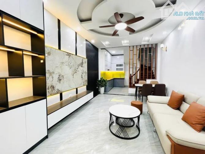 NHÀ ĐẸP 2 THOÁNG – 3 NGỦ 4 WC – VĨNH HƯNG 38M² 4 TẦNG GIÁ 6.4 TỶ – Ở NGAY, TIỆN ÍCH ĐỦ