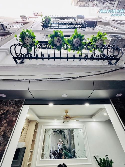 🎉TRUNG TÂM CẦU GIẤY-DIỆN TÍCH 28/32M-5 TẦNG GẦN PHỐ GẦN Ô TÔ-BA GÁC TẬN CỬA-NHÀ ĐẸP DÂN X