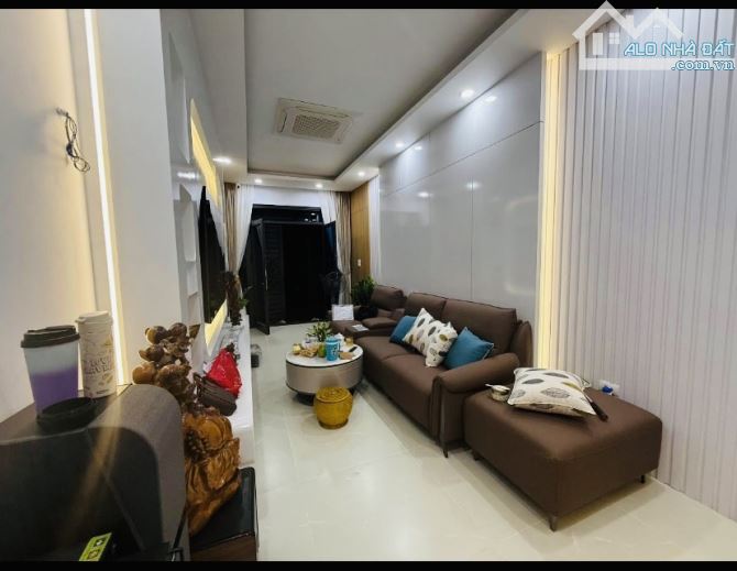 NHÀ MỚI MẶT NGÕ THỊNH QUANG- 2 THOÁNG -Ô TÔ TRÁNH - THANG MÁY - GIẾNG TRỜI THOÁNG - KD