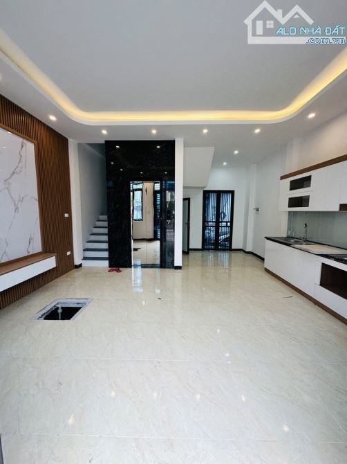 Siêu phẩm nhà đẹp Xa La, 5 tầng thang máy, nội thất xịn sò, ô tô qua nhà, 33m2, hơn 8 tỷ