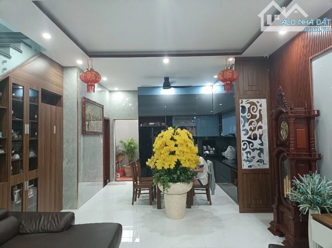 SIÊU PHẨM 4 TẦNG SIÊU ĐẸP TẠI KHU ĐÔ THỊ FPT LÀNG ĐẠI HỌC GIÁ CHỈ 8,9 TỶ - 2