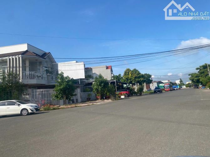 Bán lô mặt tiền nguyễn văn linh, gần lê duẫn kinh doanh tốt chỉ 4ty3