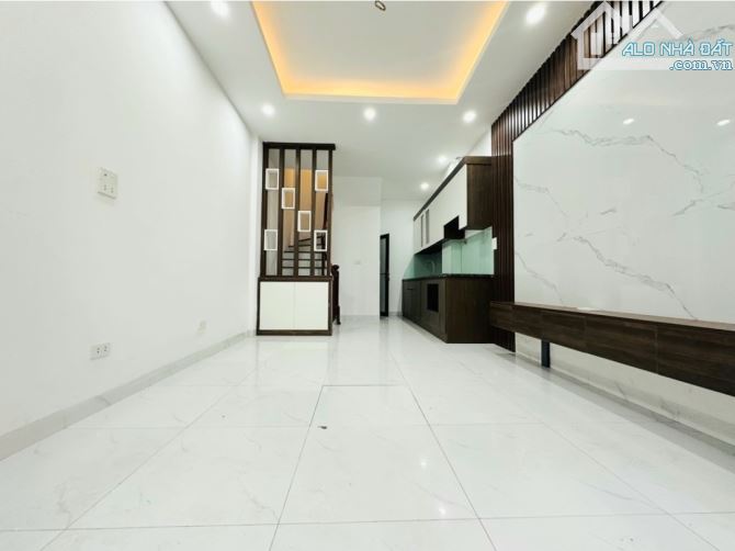 Bán nhà nhà Nam Từ Liêm Ngã tư Canh, ô tô, dt: 31m, 4 tầng, 3 ngủ giá 5.25 tỷ.