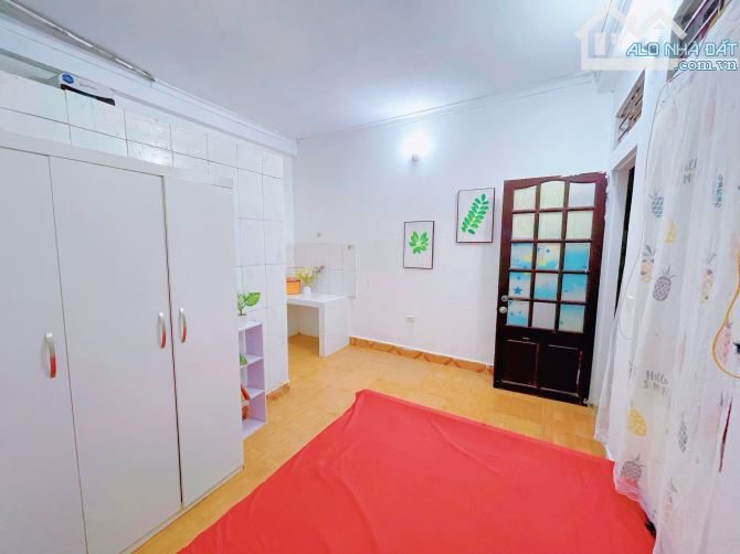 Cho thuê phòng studio 25m² đầy đủ nội thất tại Nguyễn Khánh Toàn, giá 3.3 triệu/tháng, ở n