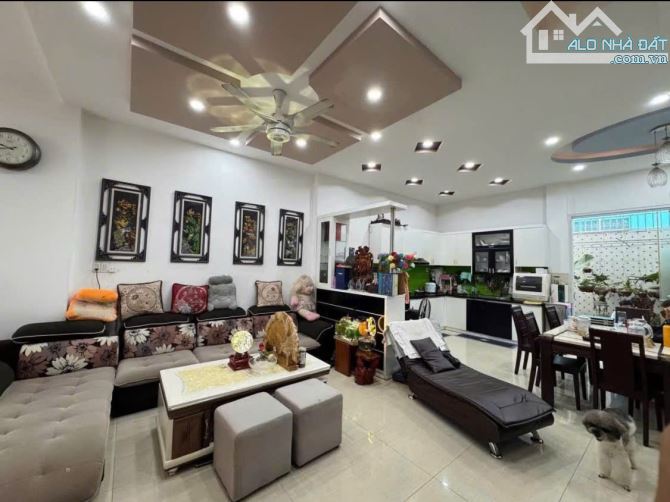 Nhà 3 tầng mặt tiền đường B5 KĐT Vĩnh Điềm Trung dt 102m2 đường 13m