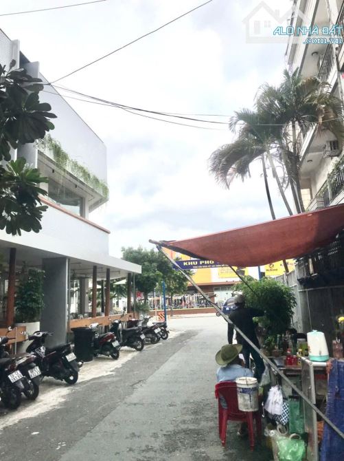 Cho thuê nhà Phan Văn Trị đối diện Emart, hẻm xe tải sau lưng căn MT.