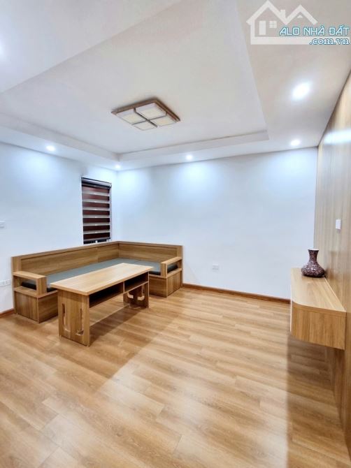 Bán tập thể mặt phố Lương Đình Của-Kim Liên sổ 37m2 diện tích sử dụng 73m2.