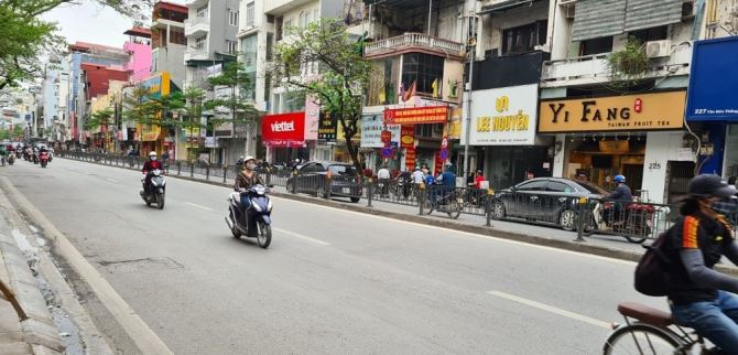 Bán nhà mặt phố Tôn Đức Thắng, Đống Đa, 55m2* 4T, Mặt Tiền 5.5m, Sổ Vuông, Vỉa hè Đá bóng