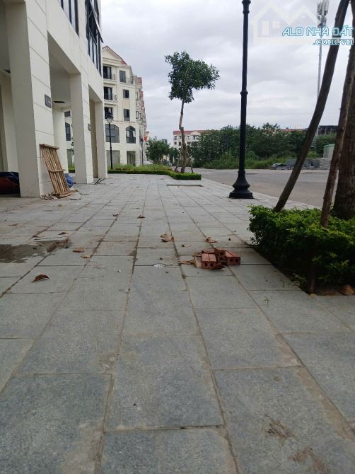 Bán căn liền kề Hinode Royal Park, 98m2, 4.5 tầng đường 17m2, vỉa hè rộng, văn phòng.
