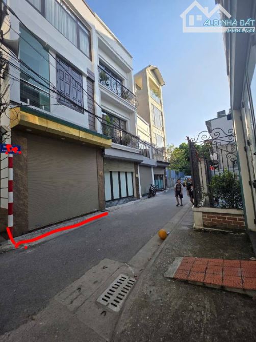 Bán nhà Đức giang Long Biên 47m2 xây 4 tầng ,lô góc thoáng sáng ,ô tô thông