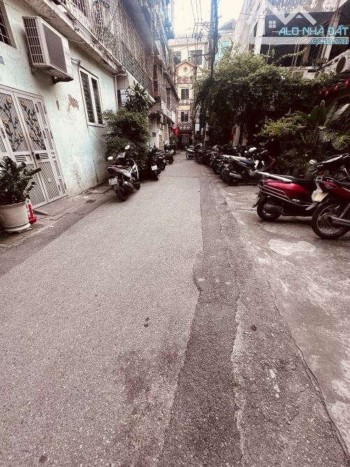 BÁN TẬP THỂ PHỐ HỒNG MAI-  BẠCH MAI - DTSD 65M- 2 PN- 2 VS- Ô TÔ ĐỖ CỬA- KHU DÂN TRÍ CAO-