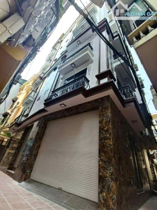 HOT NHÀ MỚI TRẦN CUNG – 56m², 7 tầng, thang máy, mặt tiền 11.2m, lô góc 3 mặt ngõ