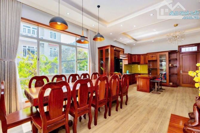 BÁN BIỆT THỰ AN BÌNH ĐƯỜNG LÊ NGỌC HÂN CÁCH BIỂN 500M TRÊN NÚI VỊ TRÍ CỰC ĐẸP