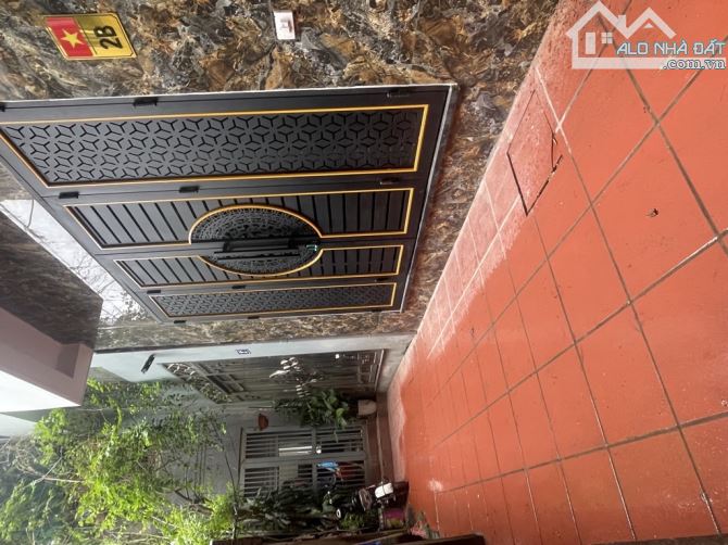 Bán nhà Nam Dư. Dân xây - Nở hậu - 15M ra mặt phố Ô tô tránh.
