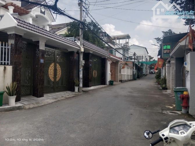 Chính chủ bán đất tặng nhà cũ ngay kp9 Tân phong chợ 26