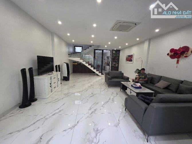 Bán biệt thự liền kề Hồng Tiến Bồ Đề 120m mặt tiền 6 m full nội thất