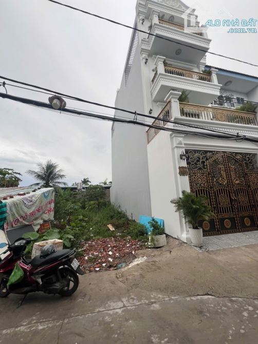 Bán lô đất đẹp 108m2,hẻm xe hơi ,Nhà Bè .Giá 5.6 tỷ.
