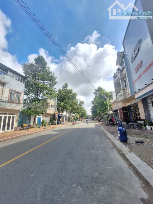 Bán nhà mặt tiền Nguyễn Trung Trực Dĩ An 107m2 căn góc vừa ở vừa kinh doanh