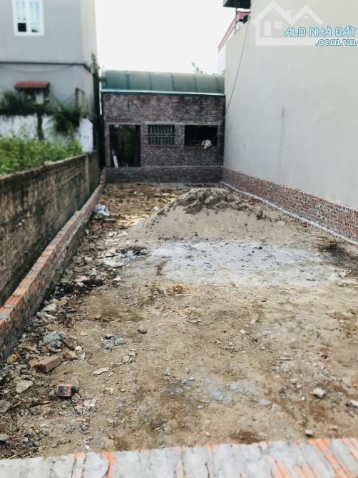 ĐẤT NỀN ĐÀI BI UY NỖ, Ô TÔ ĐỖ CỬA VÀI BƯỚC RA TRỤC ĐƯỜNG CHÍNH Ô TÔ TRÁNH