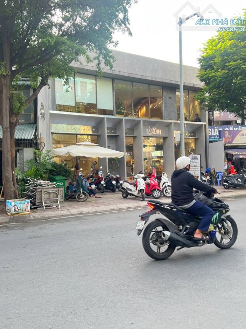 SIÊU PHẨM NGANG 10M TRUNG TÂM Q3 GIÁ SIÊU RẺ ,THU NHẬP 180TR/THÁNG ,BÁN NHANH