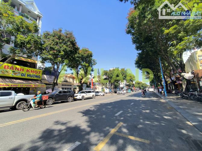 BÁN ĐẤT MẶT TIỀN NGAY NGÃ 3 VĂN CAO GIAO HOÀNG HOA THÁM DIỆN TÍCH 218m² CHỈ 23 TỶ