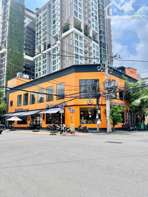 Tòa nhà 2MT 54 Nguyễn Thái Học Q1 | 15.5x21m | 5 Tầng | HDT: 450tr/tháng |