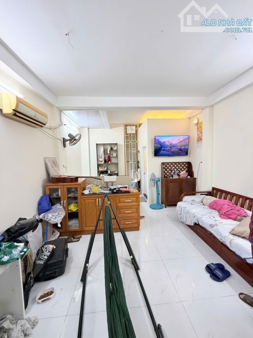 Chỉ nhỉnh 9 tỷ có ngay nhà HXH đường Hoàng Văn Thụ, P4, Tân Bình - DT: 4.2x12m - 3 tầng