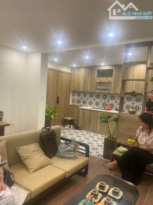 Bán tập thể lô góc Tầng 3 phố Hoàng Ngọc Phách, sổ 40m2 sử dụng 100m2