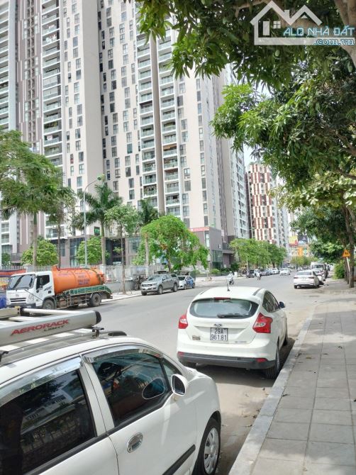 CCMN TT ĐỐNG ĐA, 100M RA PHỐ, NHÀ MỚI, FULL NỘI THẤT, LÔ GÓC, HIẾM, DOANH THU 1 TỶ/NĂM.