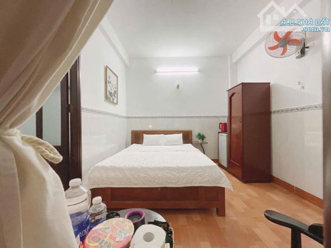SANG KHÁCH SẠN BIỂN - BÃI SAU, PHÓ ĐỨC CHÍNH