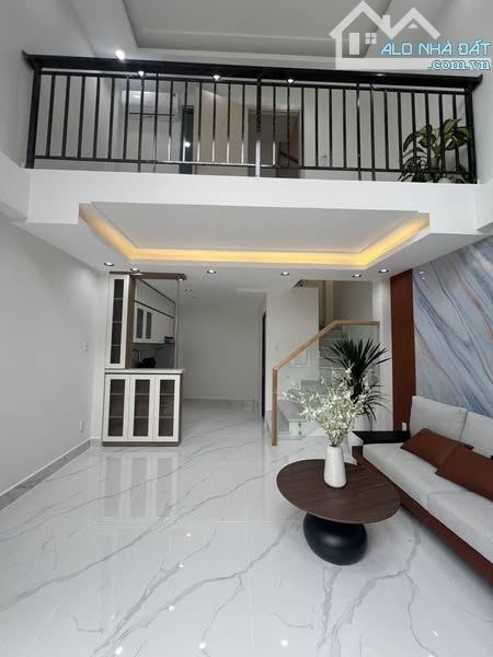 NHÀ ĐẸP NGÔ ĐỨ KẾ  - GẦN 30M2 - 4 TẦNG - CHỈ 7.X TỶ - XE HƠI ĐỔ CỬA - BÌNH THẠNH .
