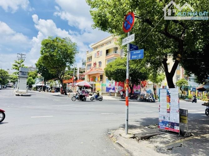 SHOPHOUSE NGAY GIAO LỘ NGUYỄN SƠN – 2 TẦNG – 85M – GIÁ NHỈNH 5 CHỈ 60TR/M