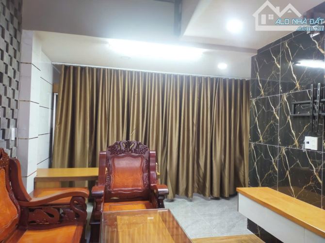 Nhà bán: đường Huỳnh văn một, Q Tân Phú, DTSD 75m2, 5 tầng , giá bán 15 tỷ