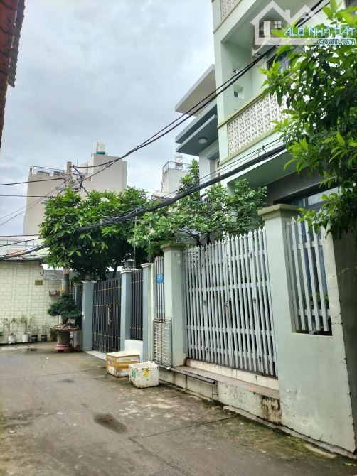 Căn Hộ Dịch Vụ 3 Tầng tại TT Quận 7, ngang 6m, 8 phòng thuê dòng tiền, sổ riêng nhỉnh 9 tỷ