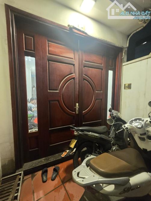 BÁN NHÀ THẠCH BÀN LONG BIÊN 32M 5T MT 3,2M GIÁ 5,6 TỶ