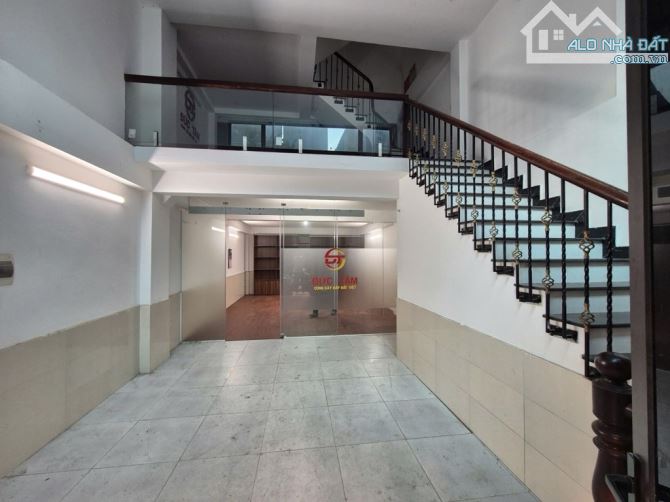 NHỈNH 20 TỶ – PHÂN LÔ DỊCH VỤ TÂY NAM LINH ĐÀM – VỈA HÈ TO – Ở HAY KINH DOANH ĐỀU ĐỈNH