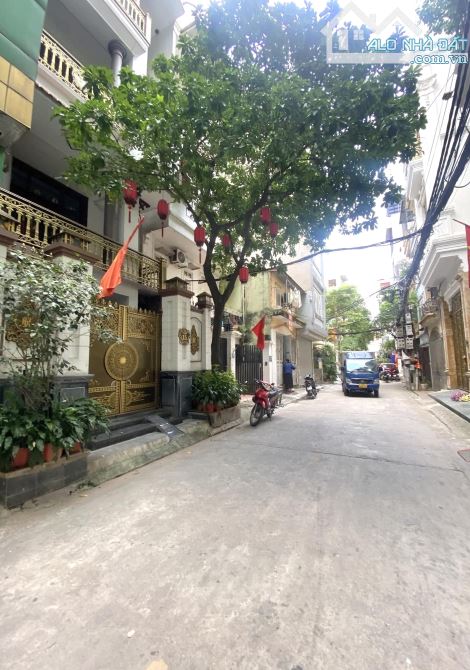 Nhà đẹp Tân Mai quận Hoàng Mai 90m2 MT5m-5Tầng Ô Tô Tránh Dừng Đỗ,Kinh Doanh Tốt