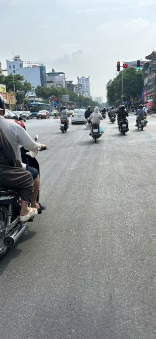 Chính chủ bán nhà trục chính đường Lạc Hồng trước cổng trường học cấp 2