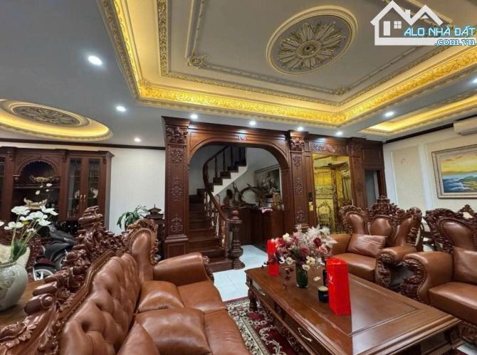 BÁN NHÀ NGUYỄN VĂN HUYÊN, PHÂN LÔ, ÔTÔ TRÁNH, VỈA HÈ KINH DOANH, DT 75M2 HƠN 25 TỶ