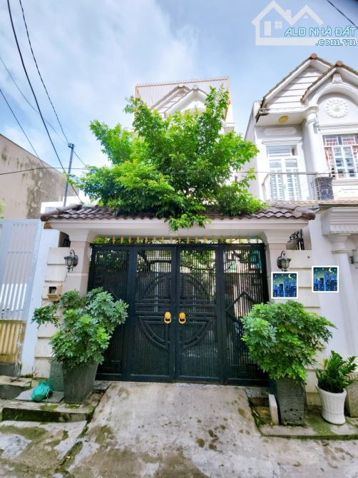 Bán nhà đẹp 3 tầng vào ở ngay.Huỳnh Tấn Phát,Nhà Bè.Giá 5.3 tỷ.