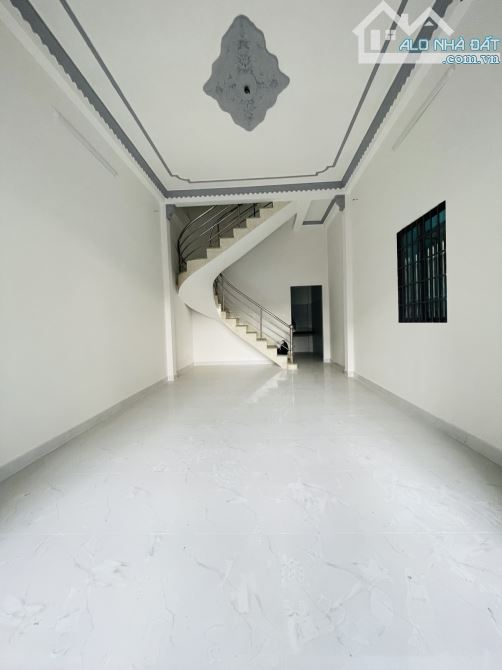 Nhà mặt tiền đường số 6 P Dĩ An 100m2 nhà 3 tầng 8PN đang cho thuê có dòng tiền hàng tháng