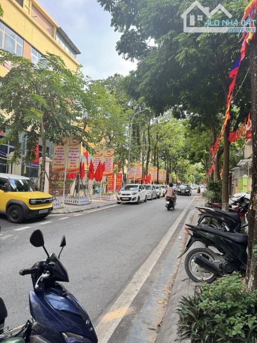Bán Nhà Trần Điền – KĐT Định Công. Vừa ở Làm Văn Phong Cty DT 80M2, MT 4.7m. Giá 26 Tỷ.