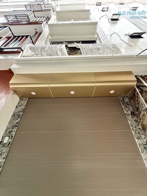 Phố Thịnh Liệt, thang máy xịn, oto đỗ cửa, gần phố, mặt tiền rộng, ngõ thông thoáng sáng