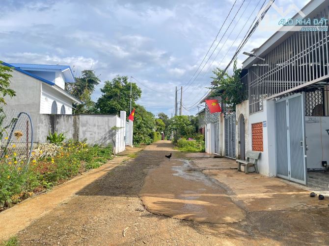 ĐẤT ĐẸP HẺM 442 YMOAL RẼ PHẢI GẦN MỌI TIỆN ÍCH - Loctran