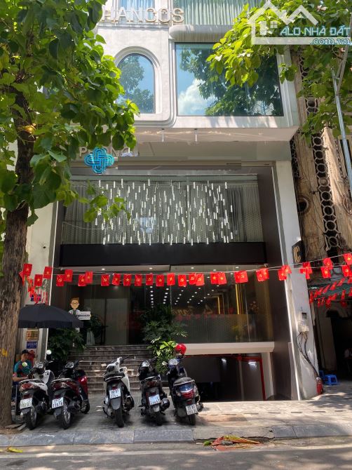 Cho thuê mặt phố ĐOÀN TRẦN NGHIỆP view Vincom 120m2 x 2 tầng, mặt tiền 6m