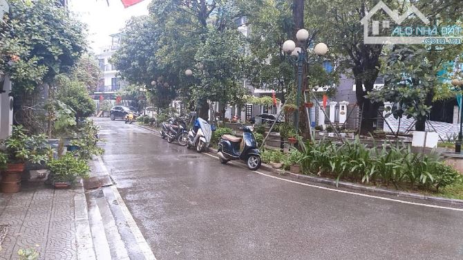 Biệt thự liền kề - Phân lô Ô tô tránh,dừng đỗ - Dân trí cao,An sinh đỉnh,Bảo  vệ 24/7