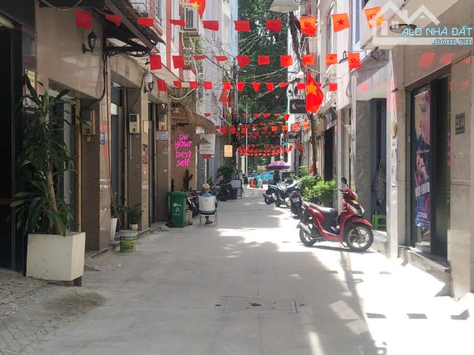 hẻm ô tô q1 đối diện là thảo cầm viên . 53m2 chỉ 12 tỷ thương lượng