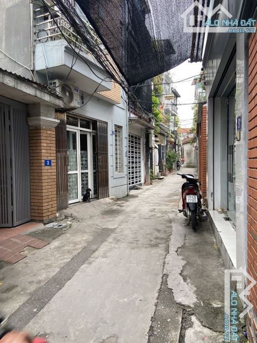 Bán nhà Ngọc Thuỵ, Long Biên 60 mét X 4 tầng, ngõ thông ô tô, dân xây, 6 tỷ hơn